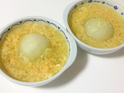 絶品 電子レンジで作る 新玉ねぎ丸ごとたまごスープ